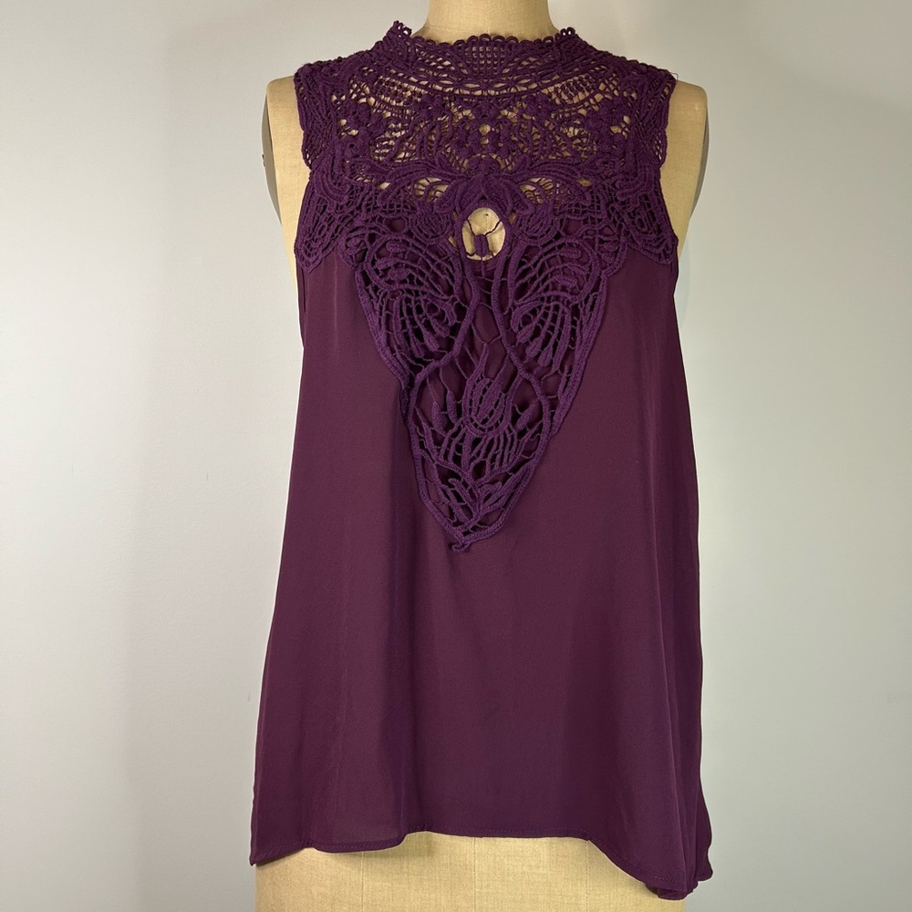 Eyeshadow Size Medium Plum Sleeveless High-neck top